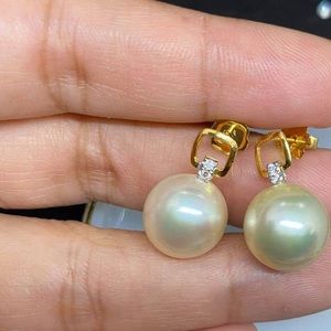 18k Andaman Sea pearl earrings
